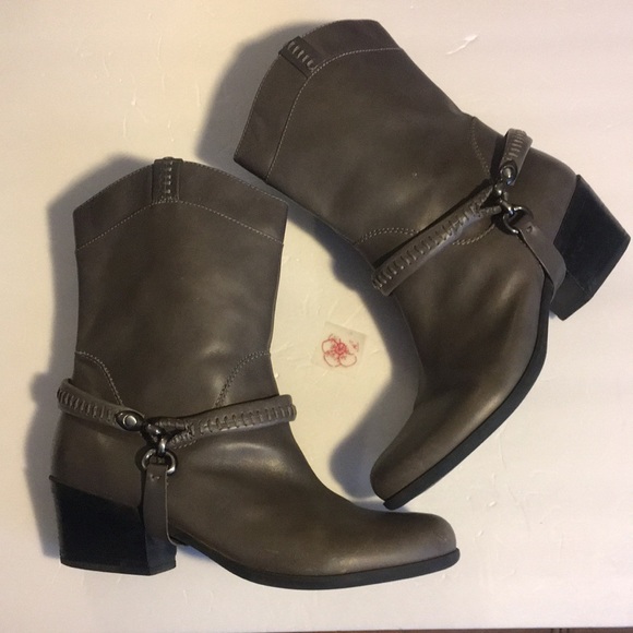 B Makowsky Hudson Grey Leather boots w/removable harness - Picture 2 of 7